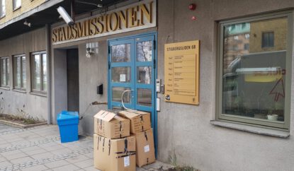 Gamla klubbkläder skänkta till stadsmissionen