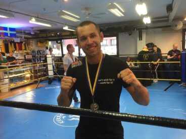 Flera medaljer för fighter kickboxning på april open