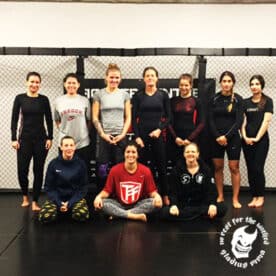 Gruppbild från pannie kianzad mma-seminarium