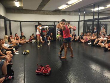 Öppet hus på fighter centre på söndag