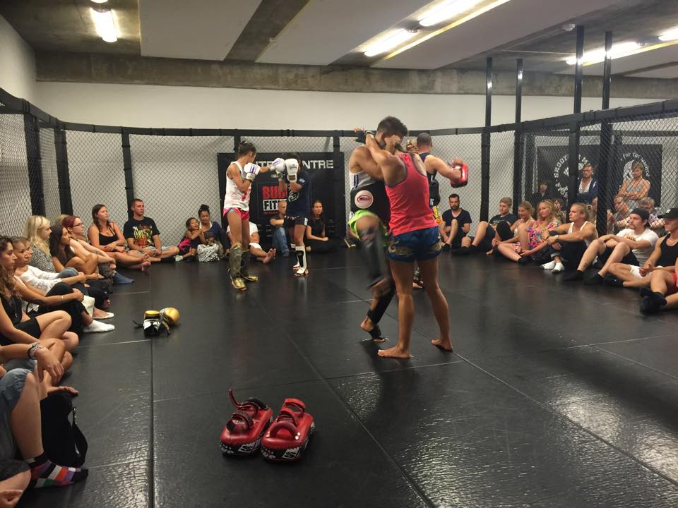 Öppet hus på fighter centre på söndag