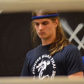 Fighter muay thai tävlar på amt open 3