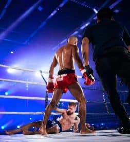 Chefsinstruktör för thaiboxning sam ghoroghi